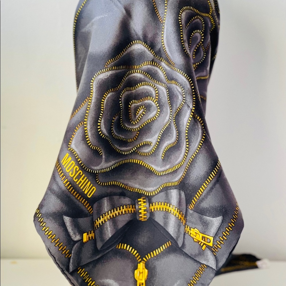 Moschino jumbo silk scarf nwot 3D roses & zippers stunning rare item